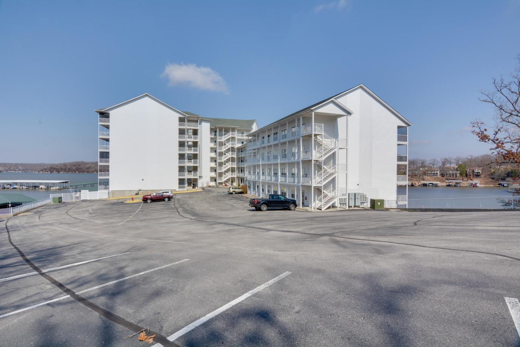 Lakefront Osage Beach Condo With Pool And Water Views! 외부 사진