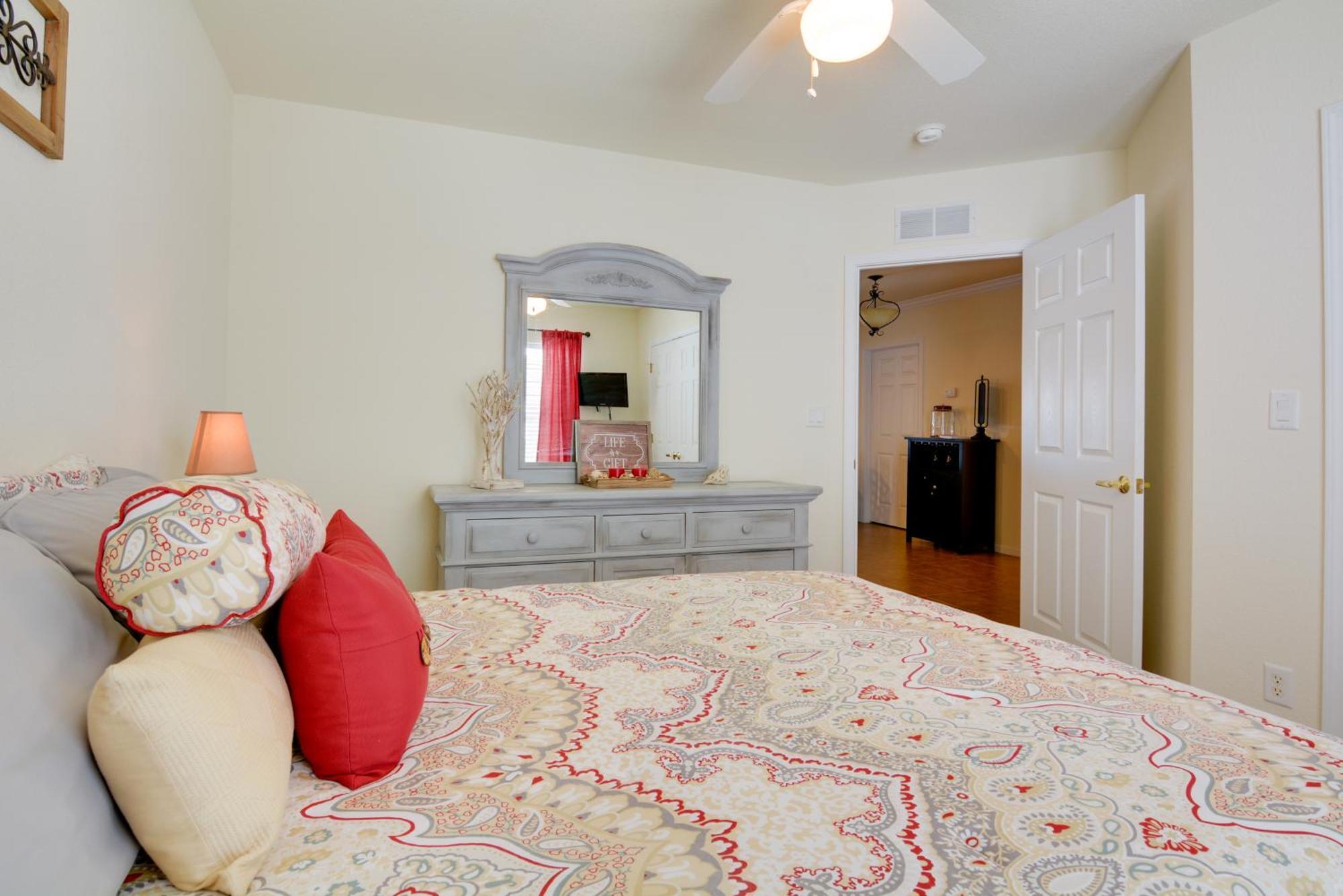 Lakefront Osage Beach Condo With Pool And Water Views! 외부 사진