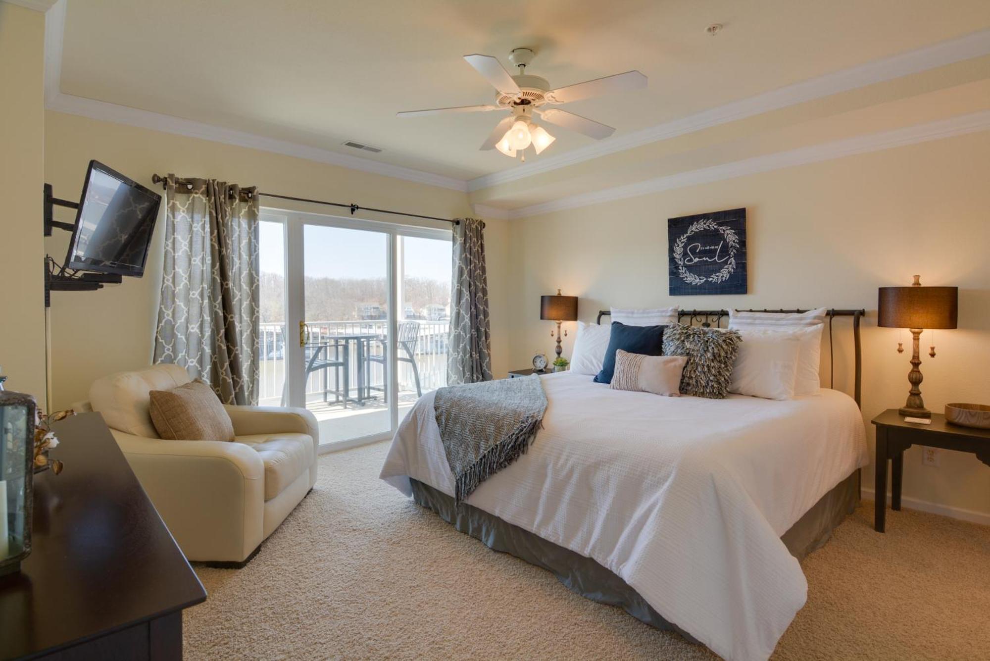 Lakefront Osage Beach Condo With Pool And Water Views! 외부 사진